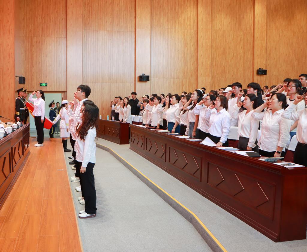 20240521best365官网举办2023年度共青团工作表彰大会 (1).jpg